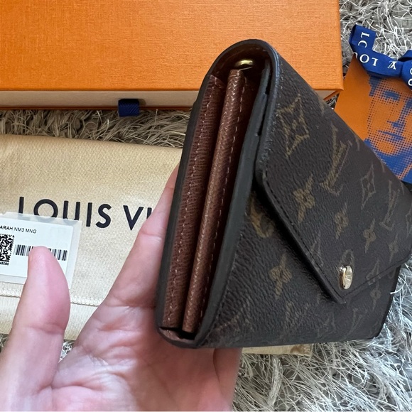 LOUIS VUITTON MONOGRAM SARAH WALLET LONG - Picture 5 of 15